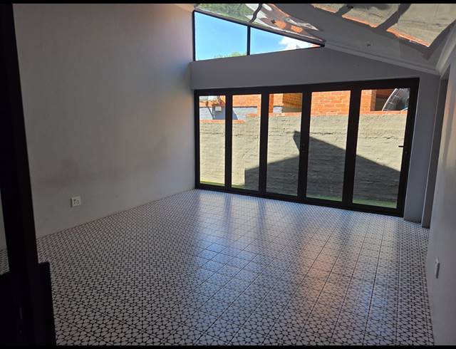 4 BEDROOM FREEHOLD FOR SALE IN WATERVAL EAST